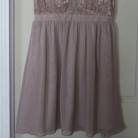 Suzy Shier Lace / Chiffon Dress - Picture 3 of 7